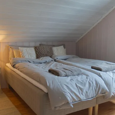 Cozy Nordic Attic With Smart Tv & Modern Bathroom *