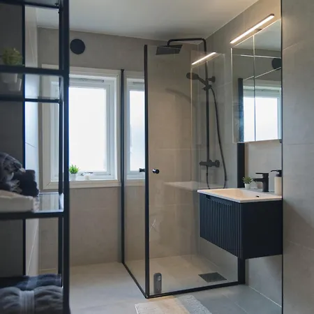 Quarto em Acomodações Particulares Cozy Nordic Attic With Smart Tv & Modern Bathroom Drammen