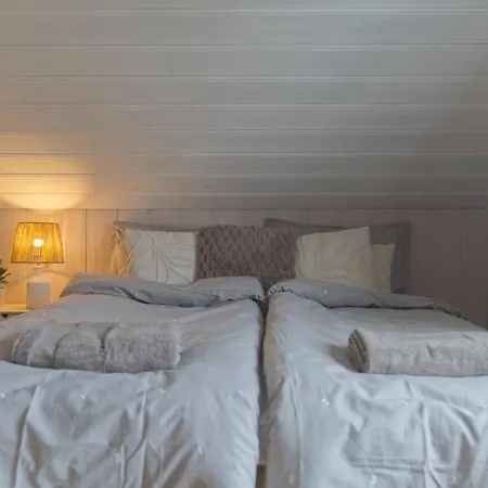בית אירוח Cozy Nordic Attic With Smart Tv & Modern Bathroom *