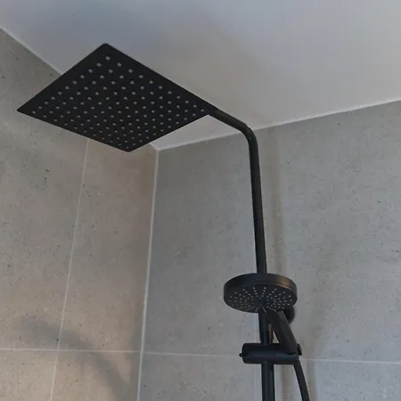 Cozy Nordic Attic With Smart Tv & Modern Bathroom * דראמן