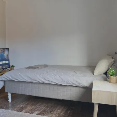 Cozy Nordic Attic With Smart Tv & Modern Bathroom 홈스테이