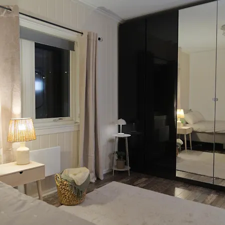 홈스테이 Cozy Nordic Attic With Smart Tv & Modern Bathroom 드람멘